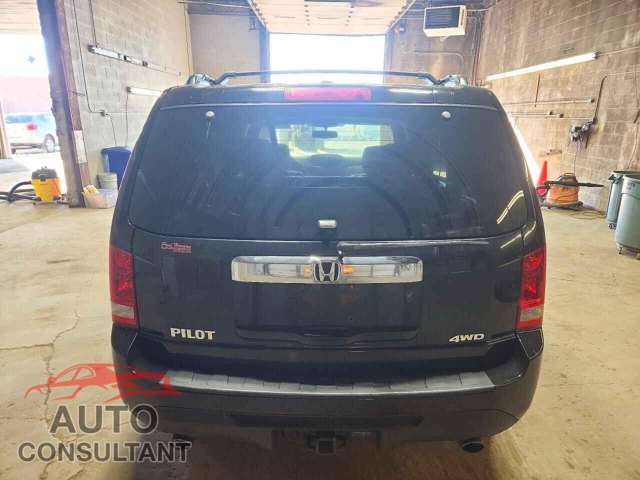 HONDA PILOT 2015 - 5FNYF4H71FB044948