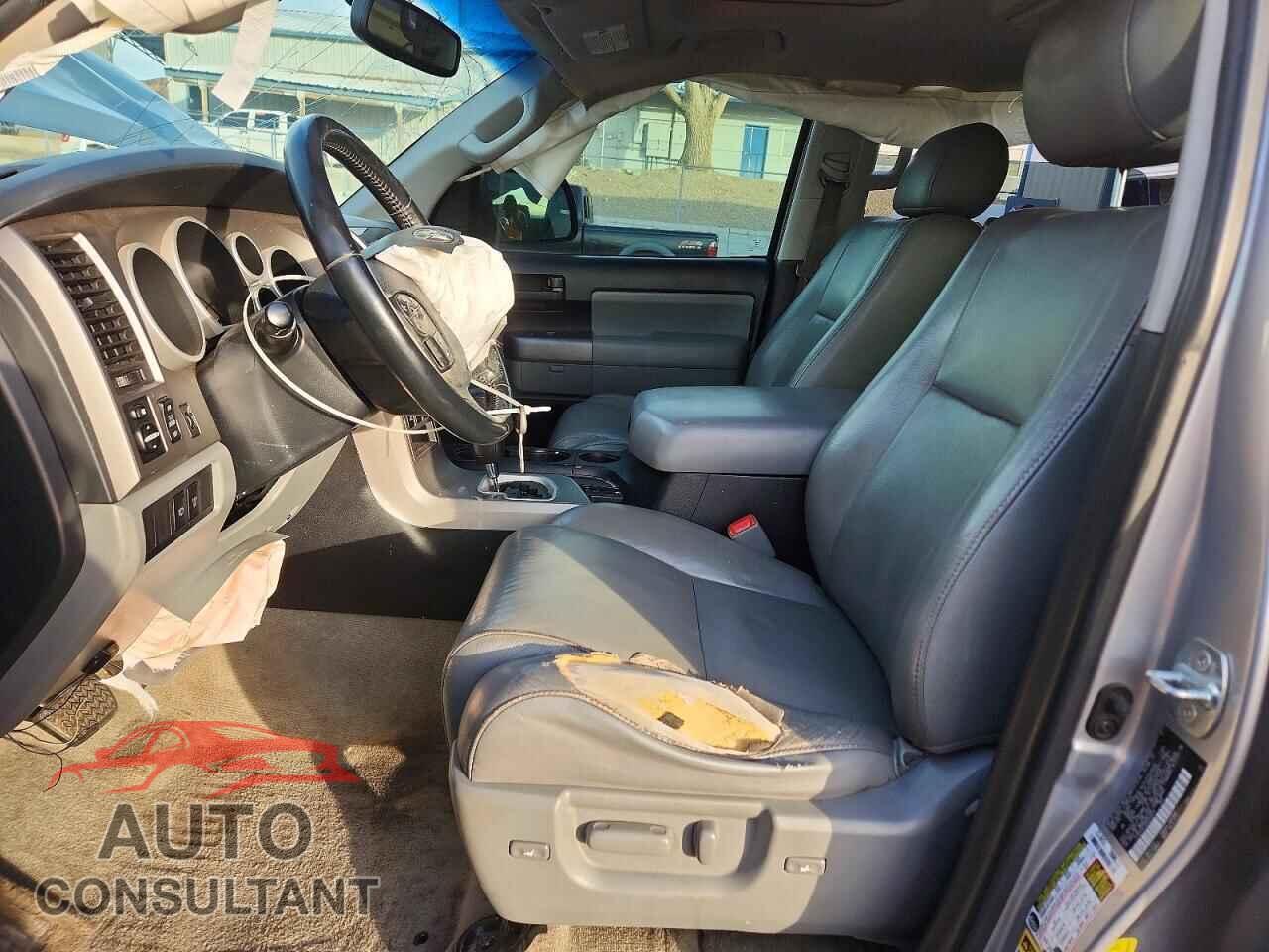 TOYOTA SEQUOIA 2011 - 5TDBY5G12BS053473