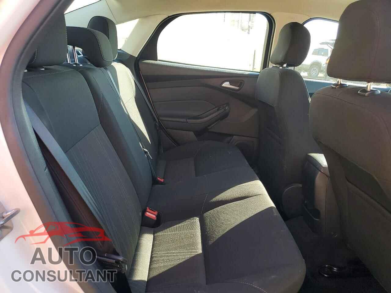 FORD FOCUS 2017 - 1FADP3F24HL304424
