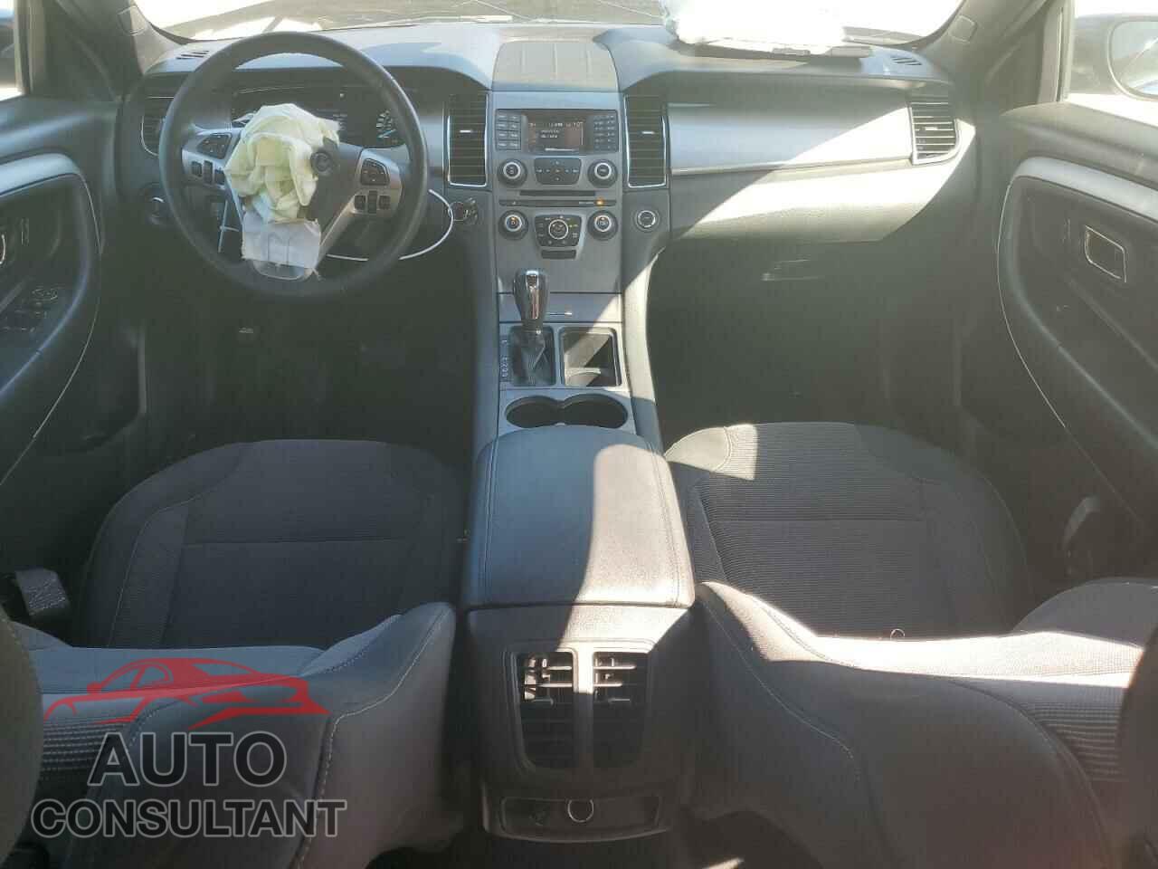 FORD TAURUS 2018 - 1FAHP2E88JG142216