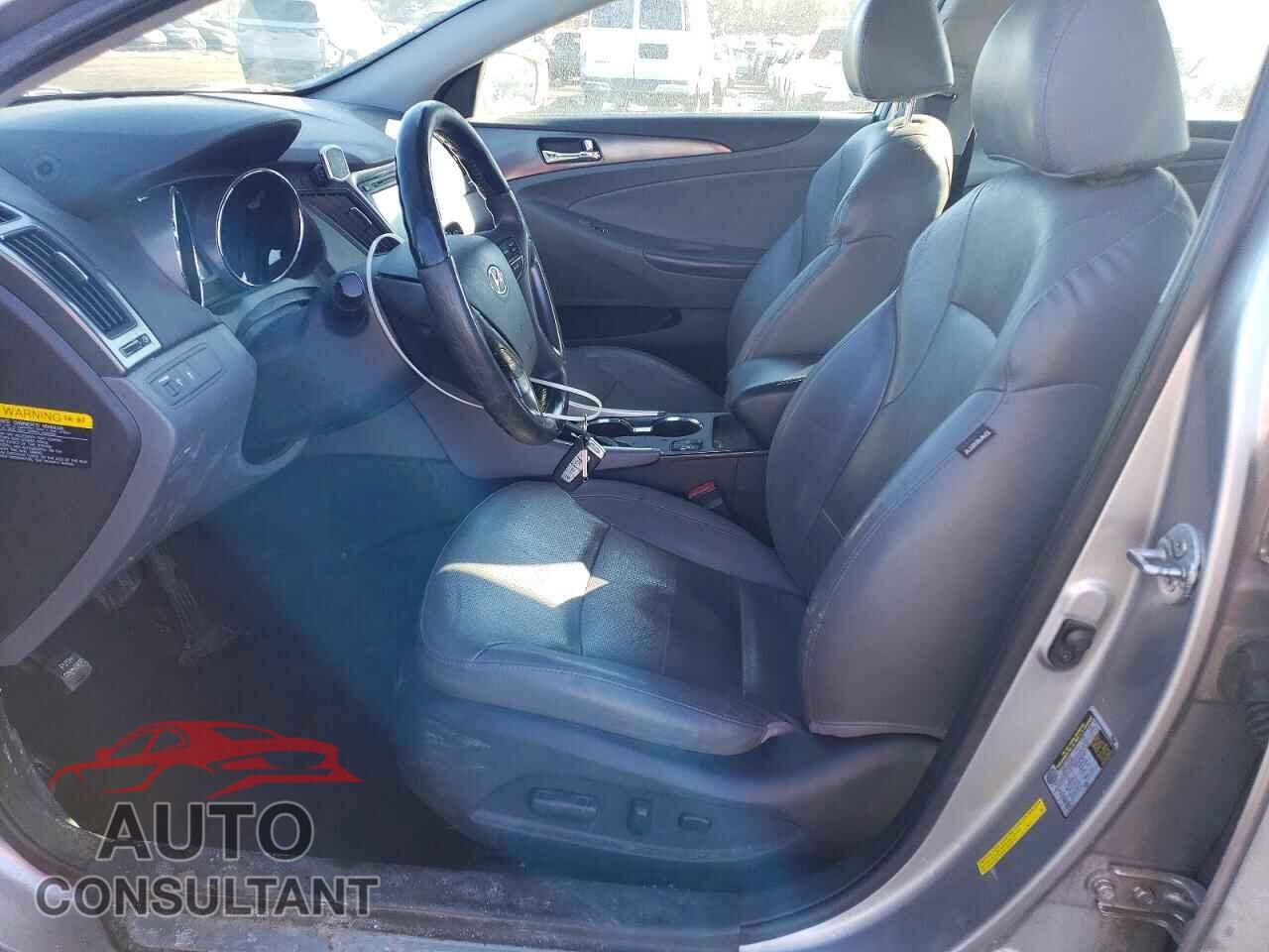 HYUNDAI SONATA 2012 - KMHEC4A48CA034090