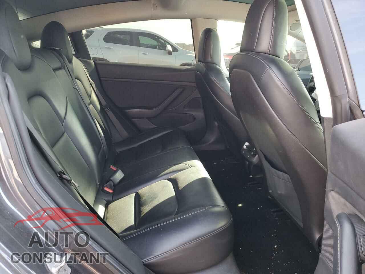 TESLA MODEL 3 2019 - 5YJ3E1EA3KF400371