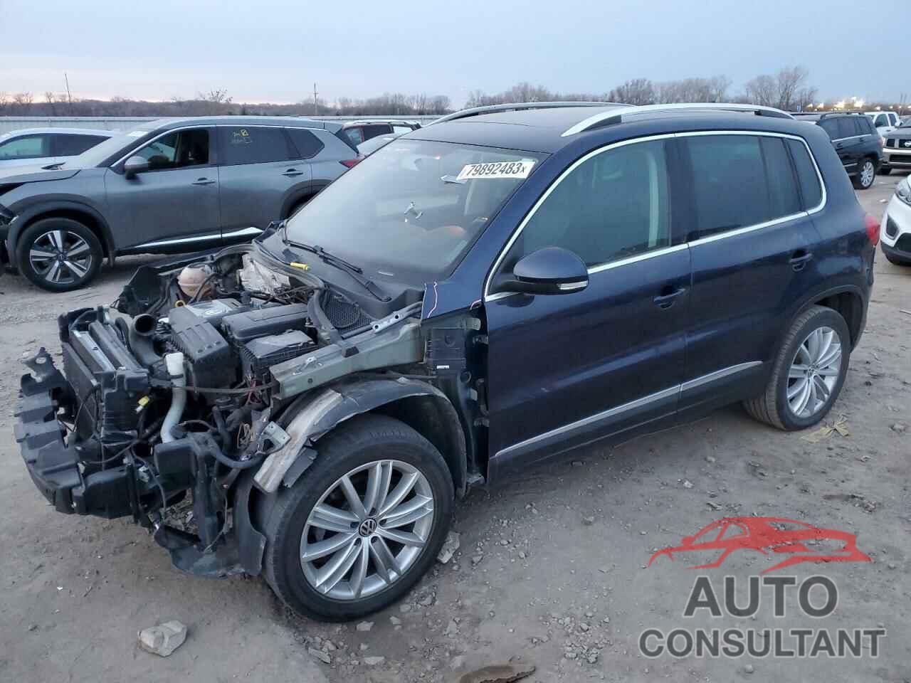 VOLKSWAGEN TIGUAN 2015 - WVGBV7AX4FW564251