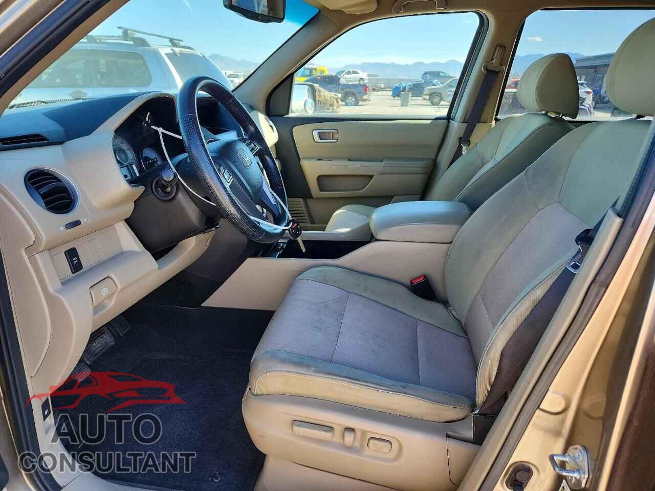 HONDA PILOT 2011 - 5FNYF4H48BB048124