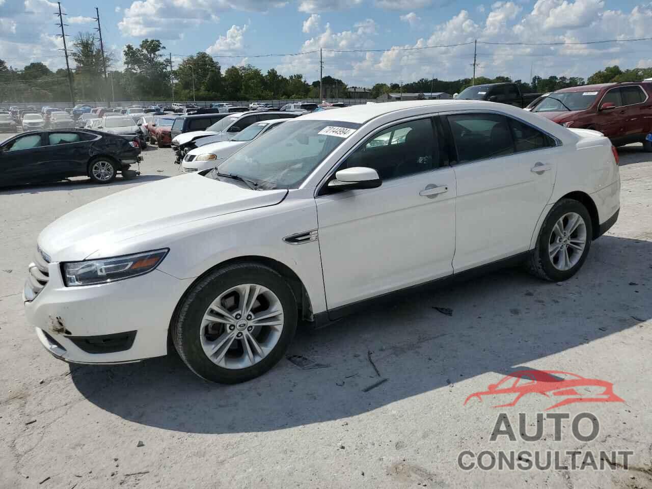 FORD TAURUS 2018 - 1FAHP2E84JG130984