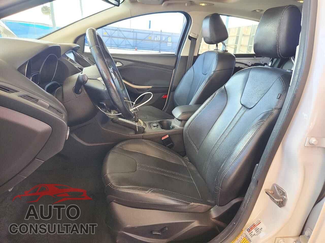 FORD FOCUS 2012 - 1FAHP3H22CL371577