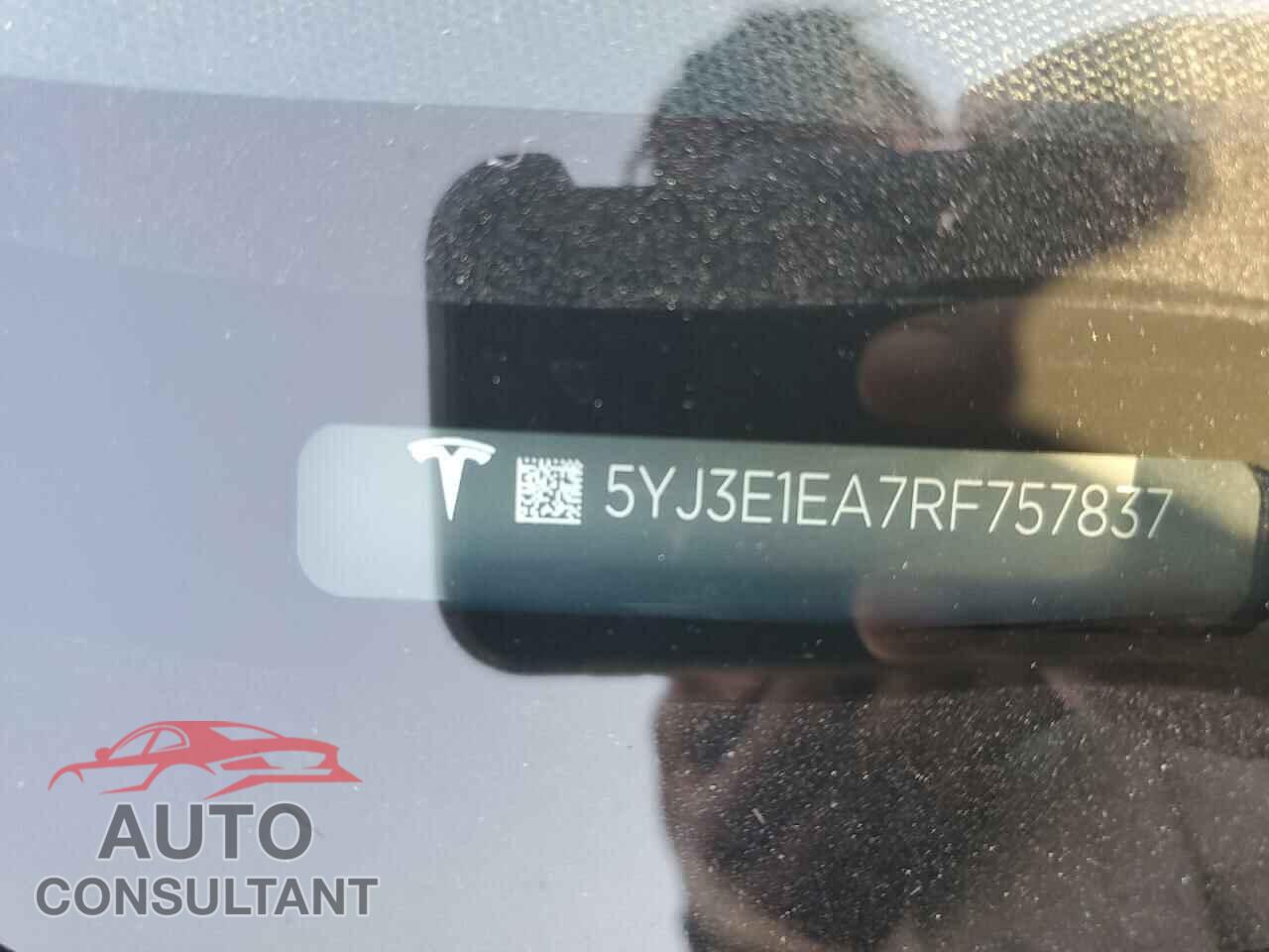 TESLA MODEL 3 2024 - 5YJ3E1EA7RF757837