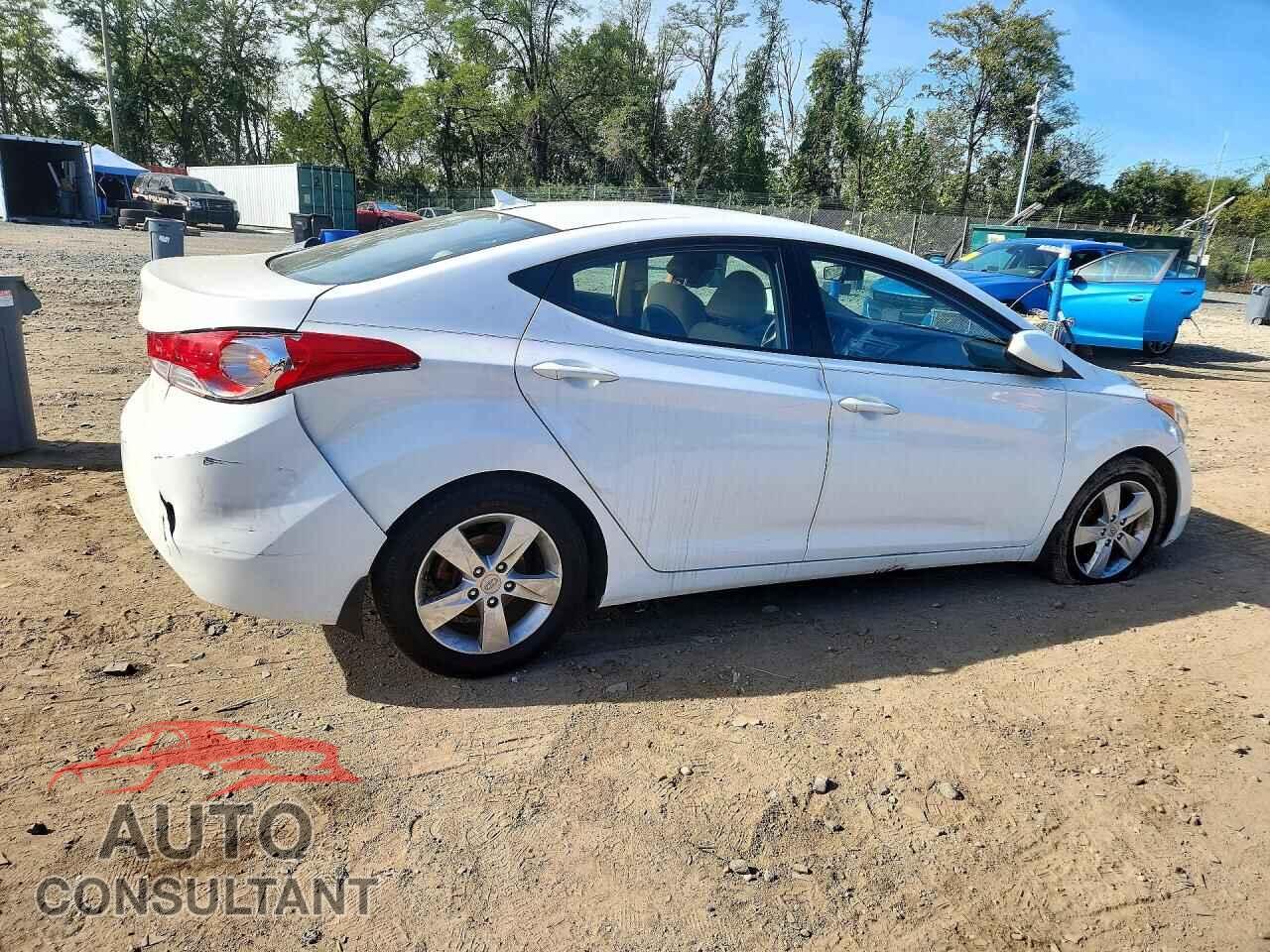HYUNDAI ELANTRA 2013 - 5NPDH4AE0DH406445