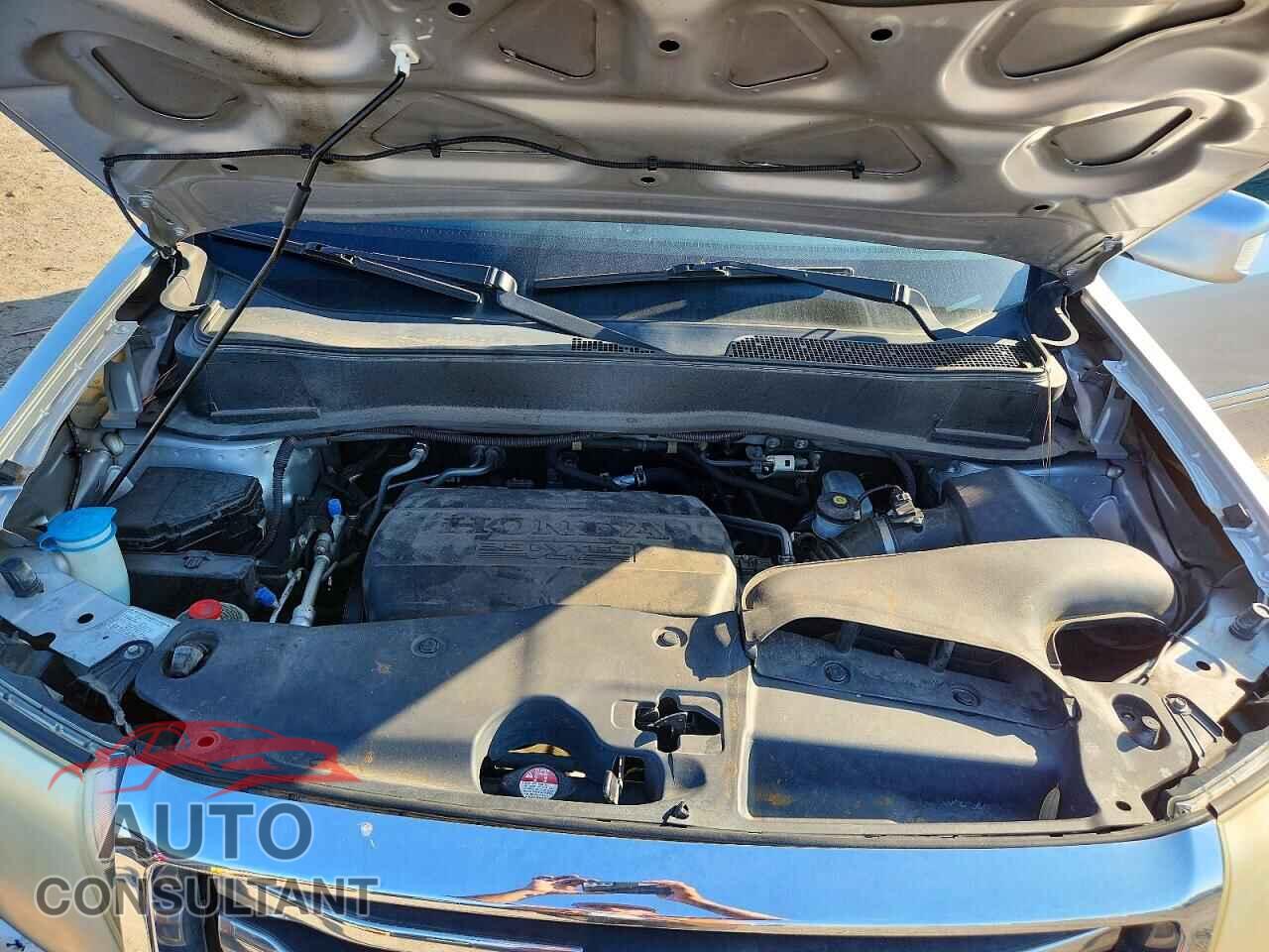 HONDA PILOT 2015 - 5FNYF3H98FB028774