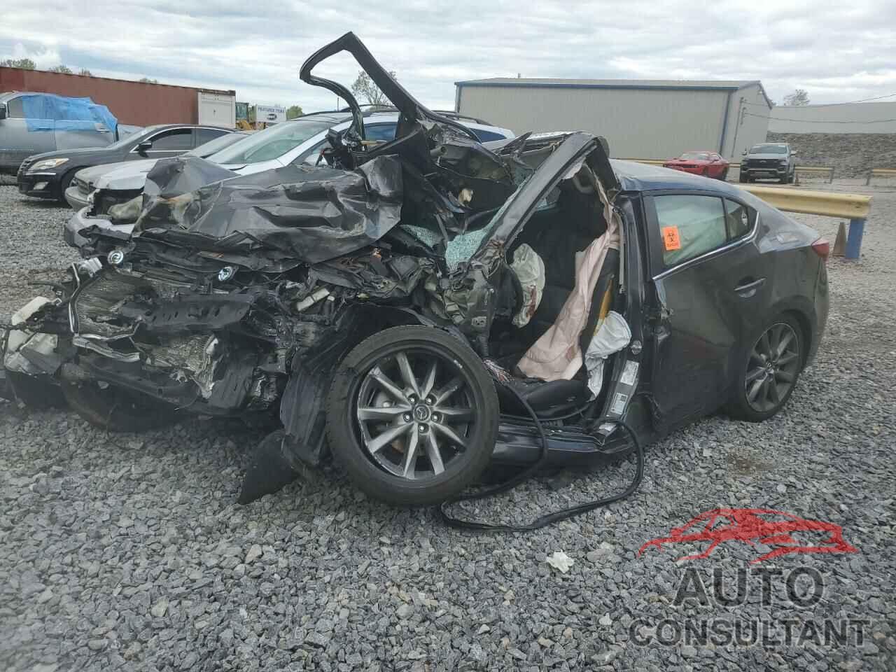 MAZDA 3 2018 - 3MZBN1V32JM184954