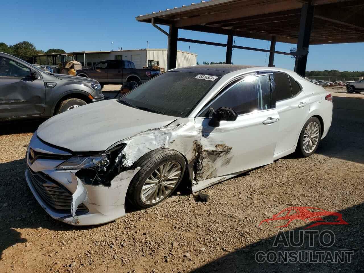 TOYOTA CAMRY 2018 - 4T1B11HK0JU121859