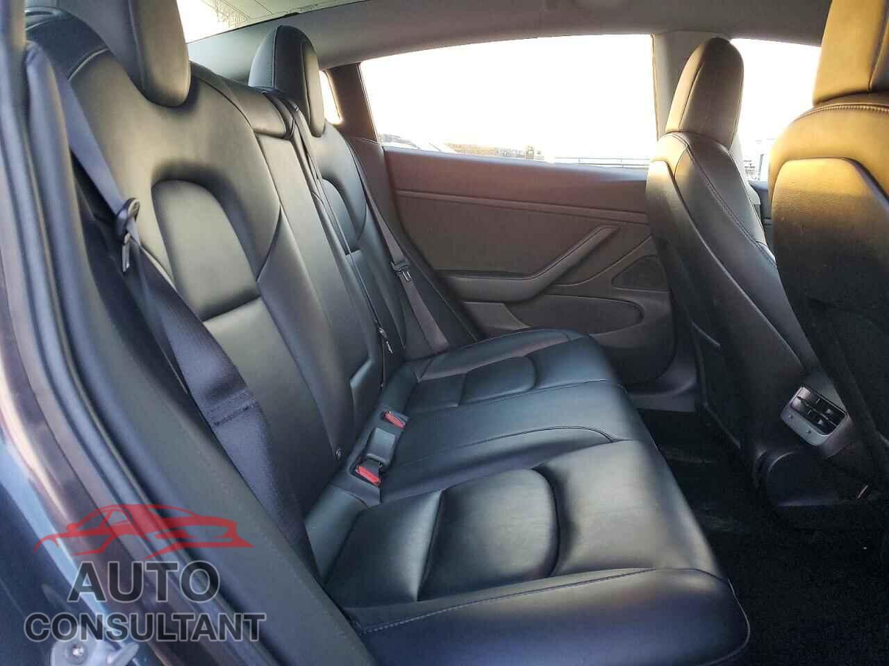 TESLA MODEL 3 2019 - 5YJ3E1EB3KF533348