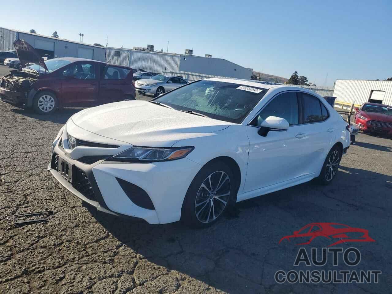 TOYOTA CAMRY 2018 - 4T1B11HK8JU150798