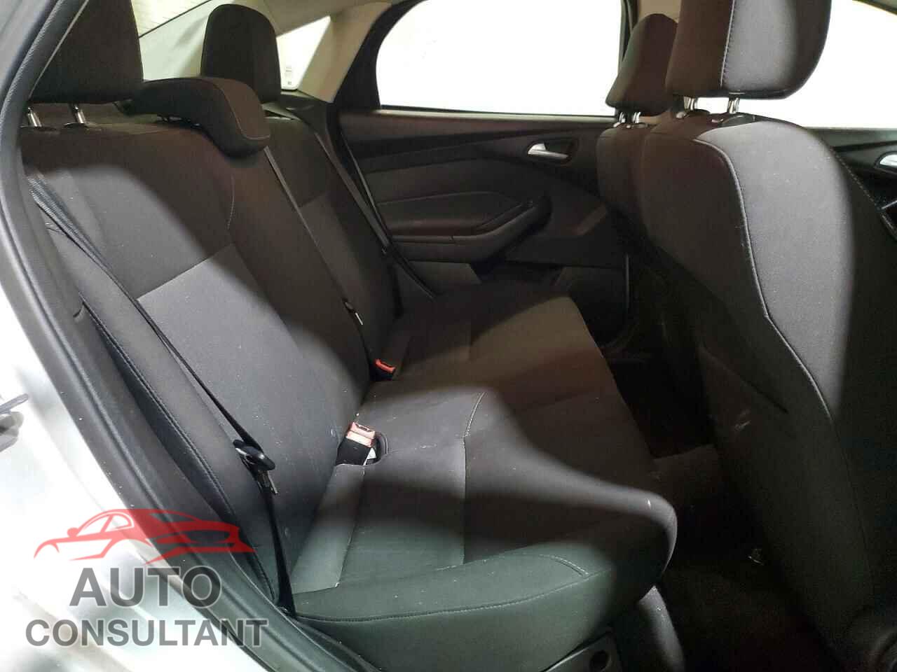 FORD FOCUS 2015 - 1FADP3F28FL213895