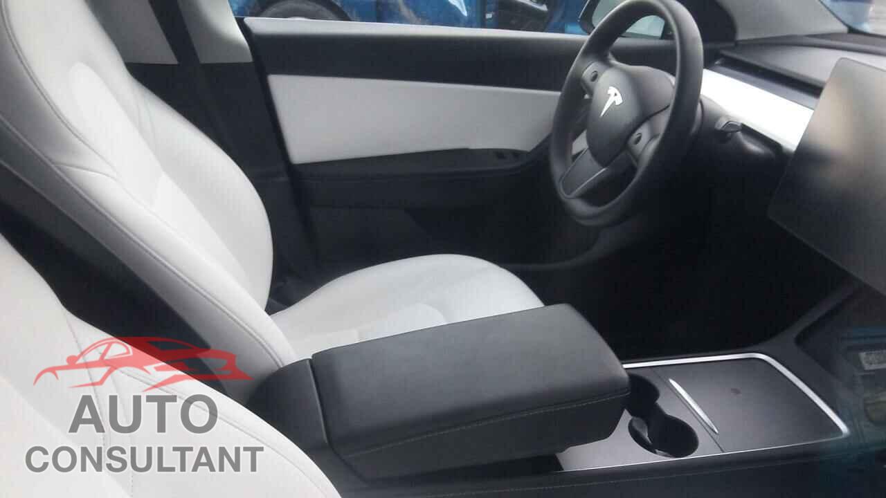 TESLA MODEL Y 2021 - 5YJYGDEEXMF210090