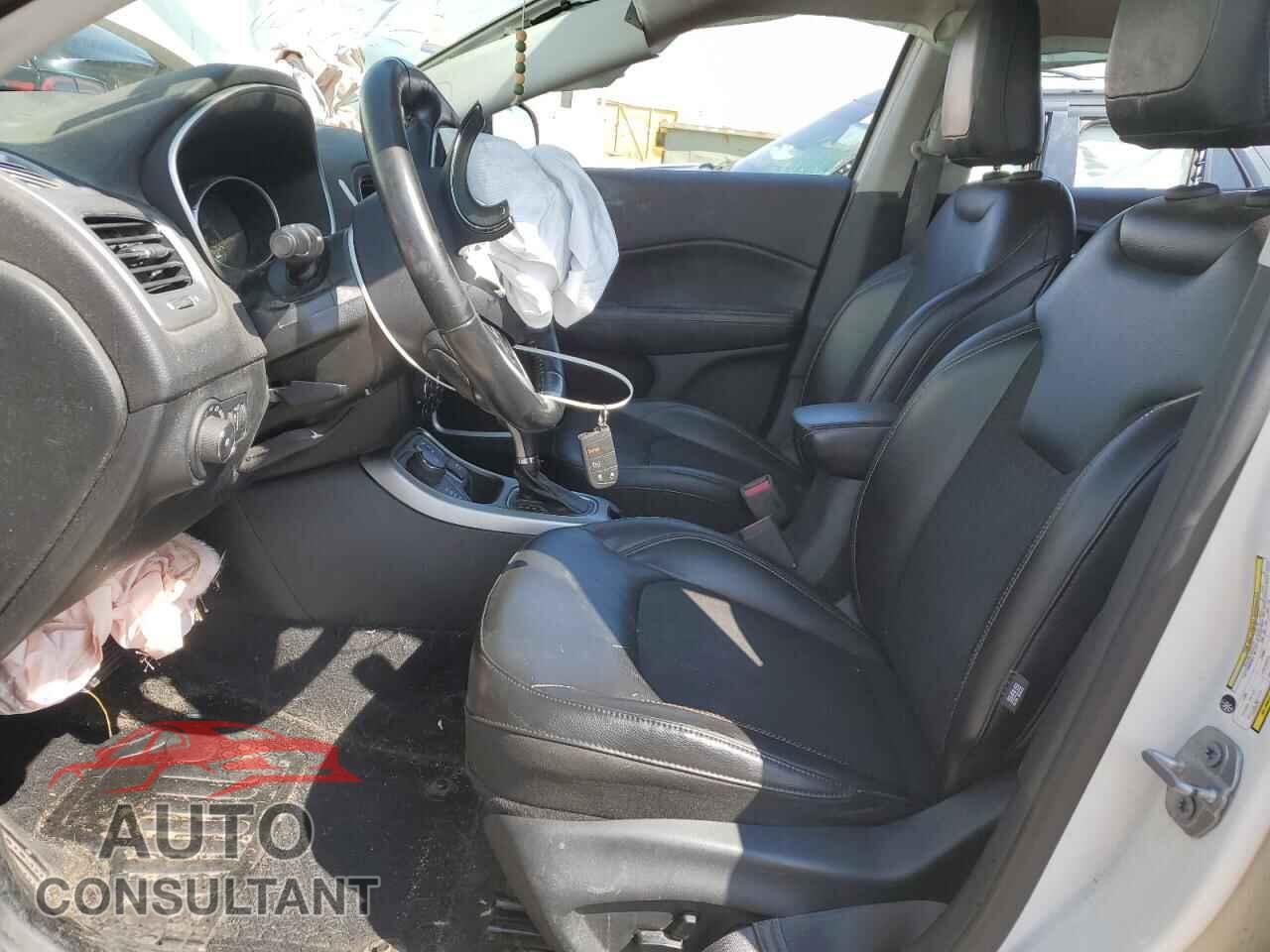 JEEP COMPASS 2018 - 3C4NJDBB2JT256010
