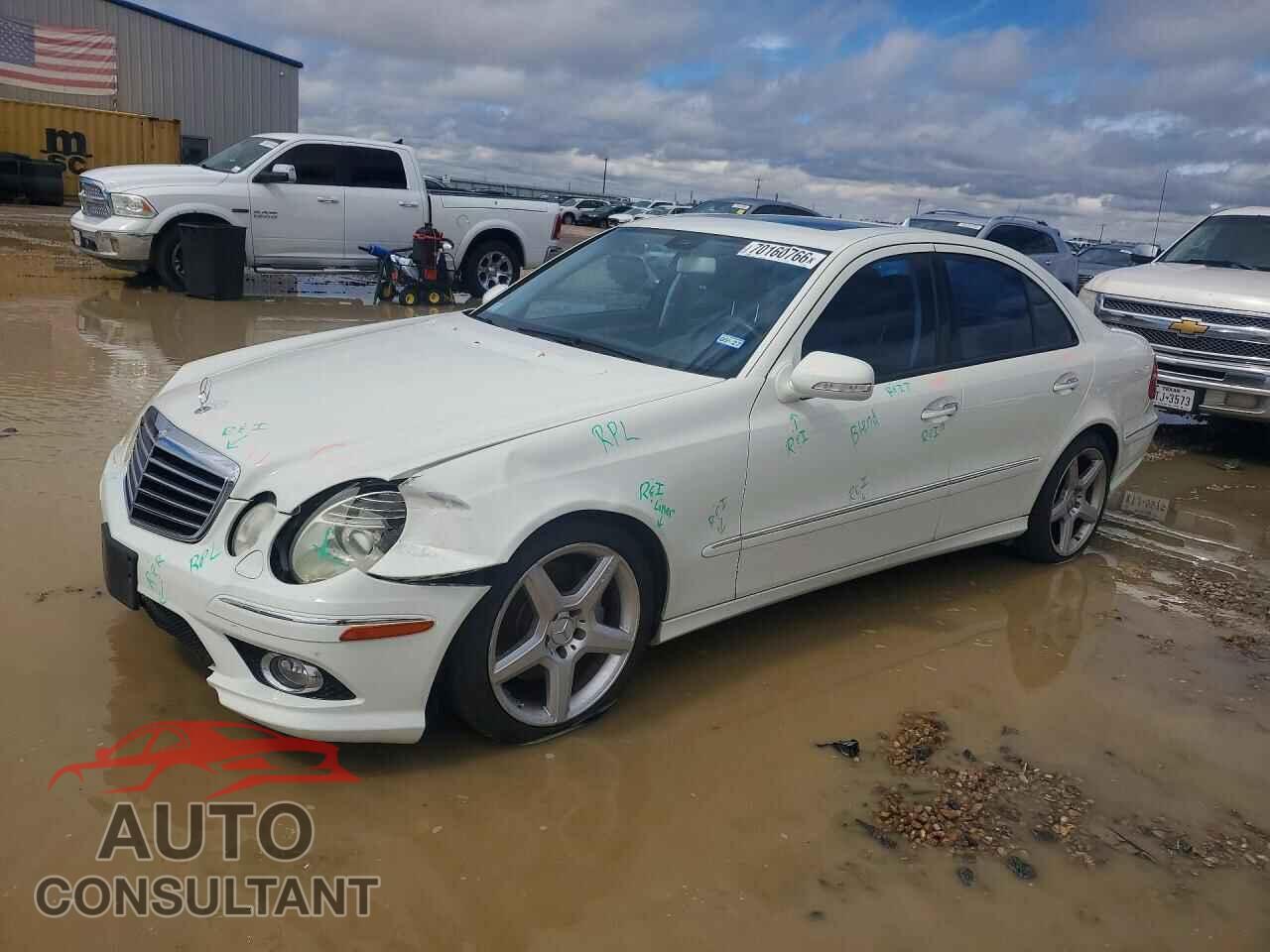 MERCEDES-BENZ E-CLASS 2009 - WDBUF56X89B385406