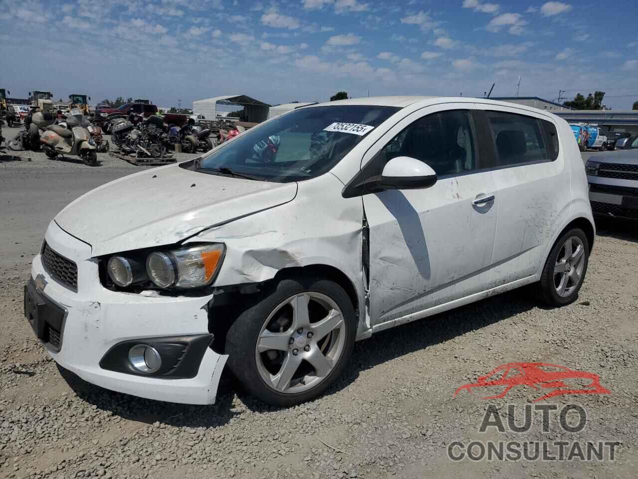 CHEVROLET SONIC 2015 - 1G1JE6SB4F4122636