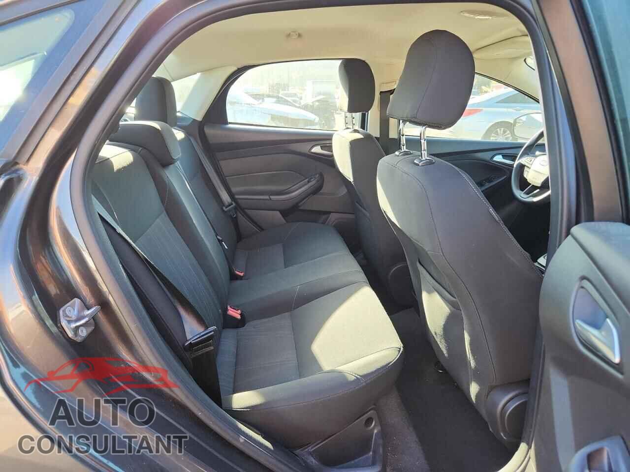 FORD FOCUS 2015 - 1FADP3F22FL229896