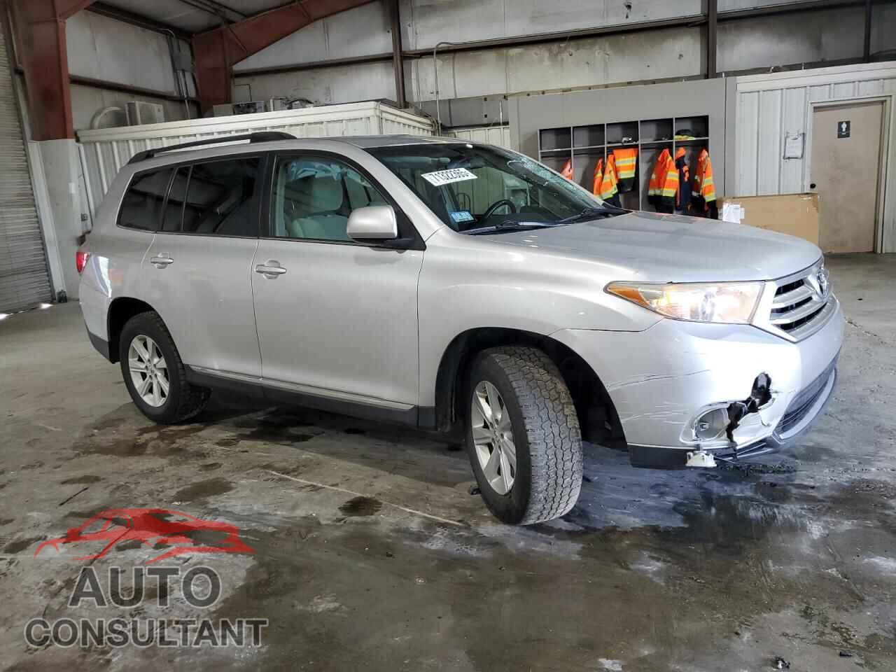 TOYOTA HIGHLANDER 2013 - 5TDBK3EH8DS245599