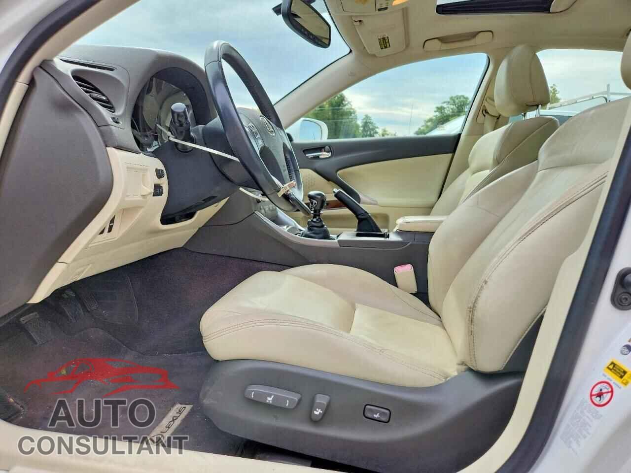 LEXUS IS 2010 - JTHBF5C26A2097811
