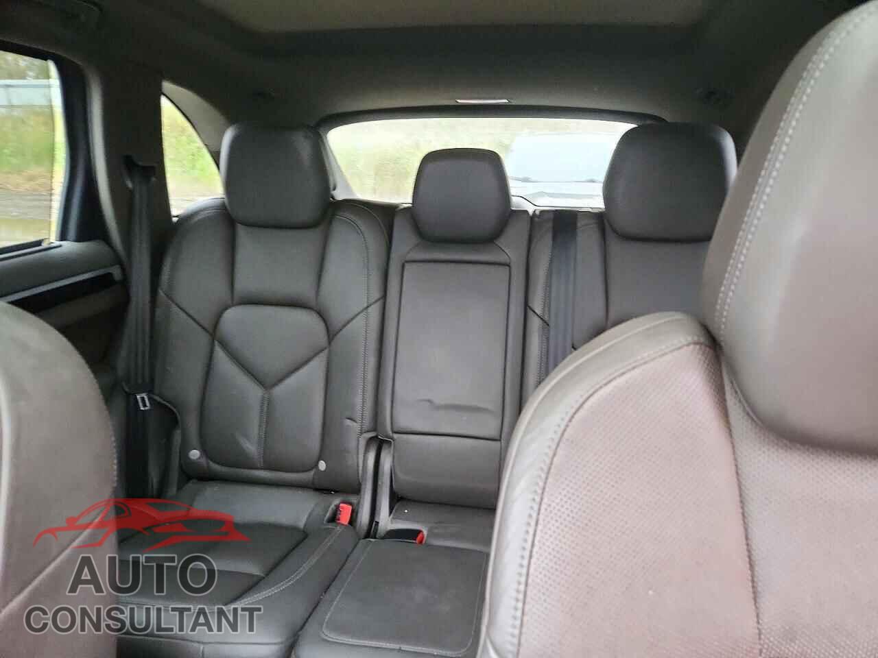 PORSCHE CAYENNE 2017 - WP1AA2A23HKA86612