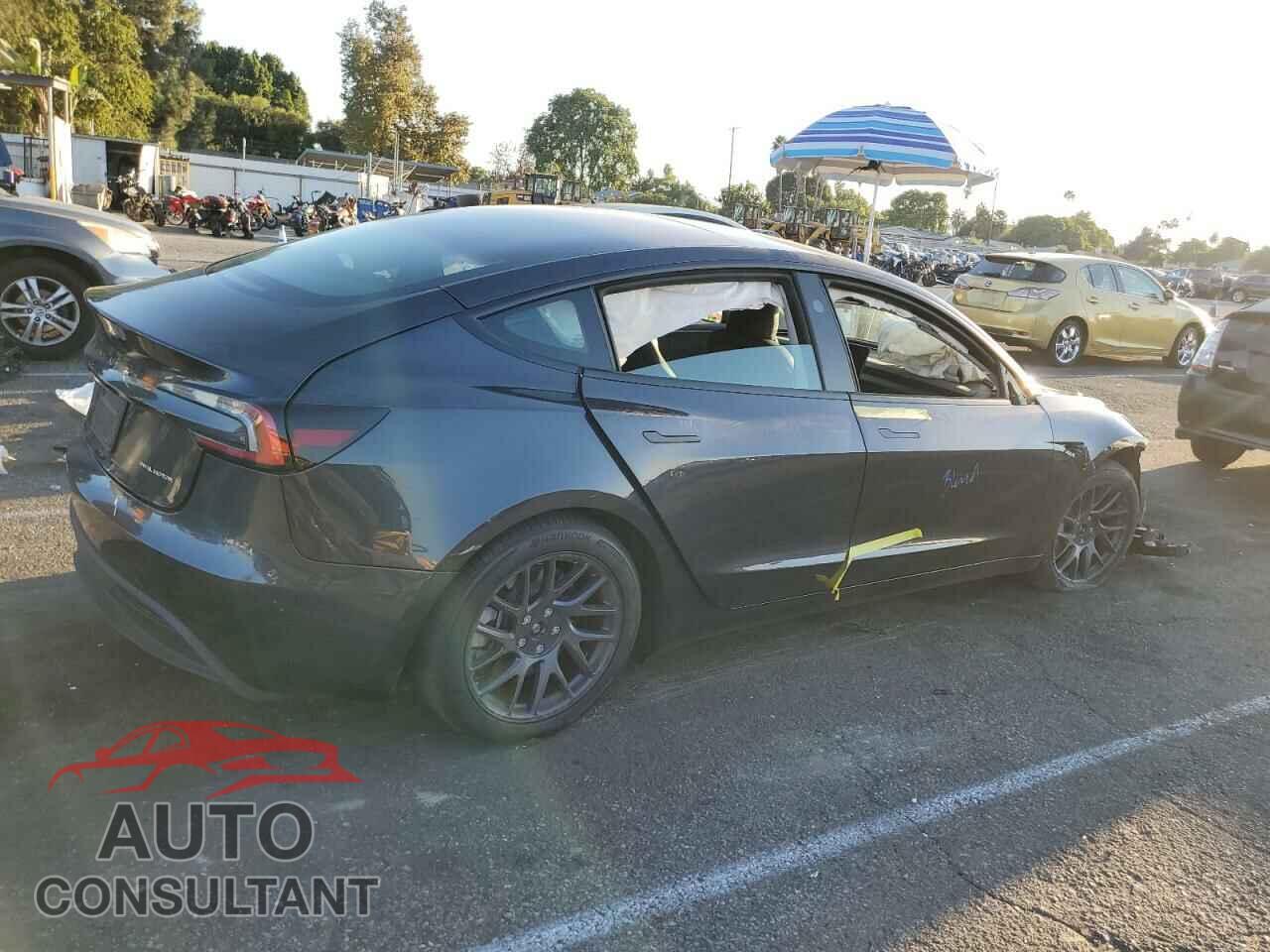 TESLA MODEL 3 2024 - 5YJ3E1EB0RF734523