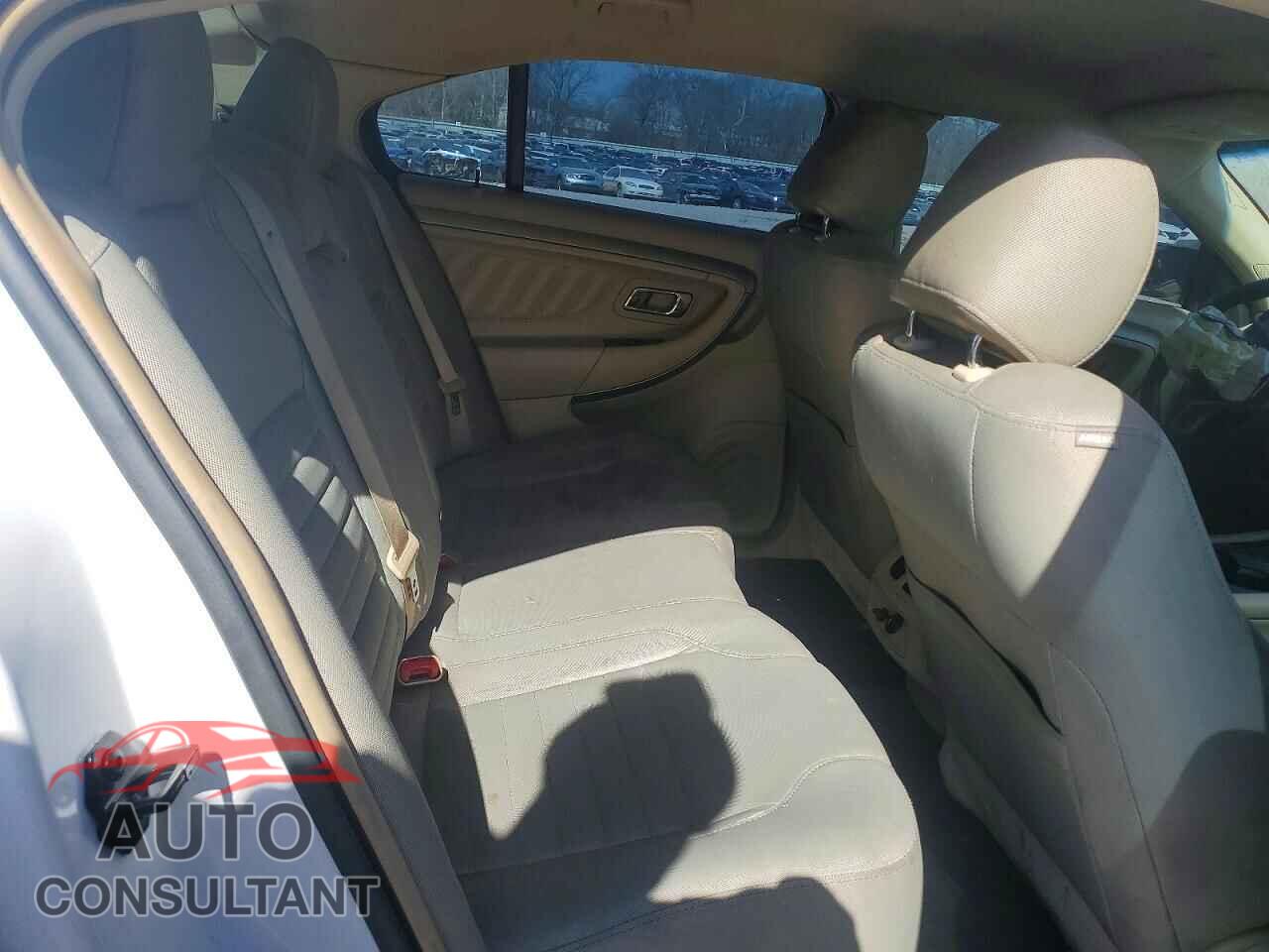 FORD TAURUS 2017 - 1FAHP2D82HG121440