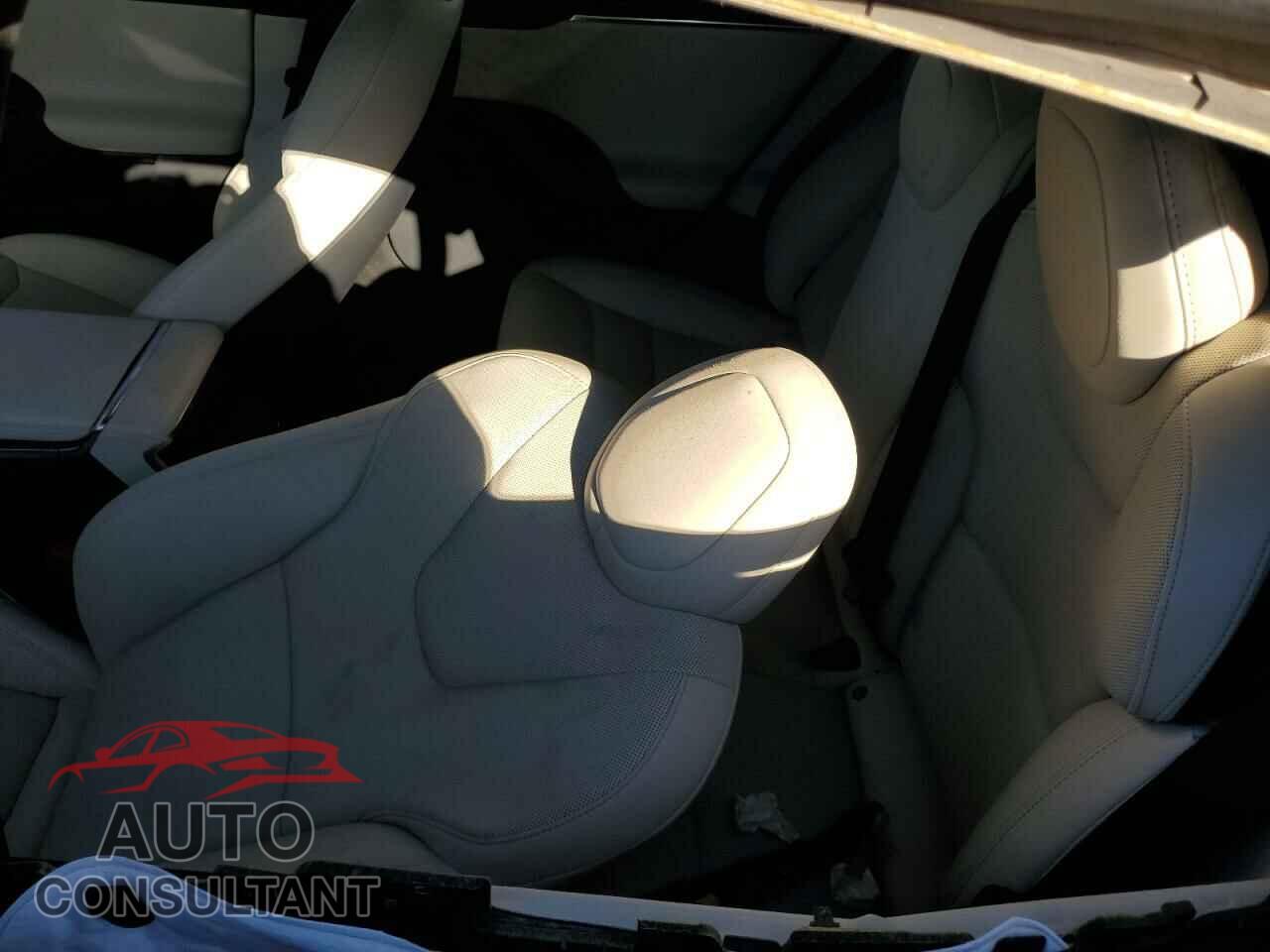 TESLA MODEL S 2022 - 5YJSA1E52NF493060