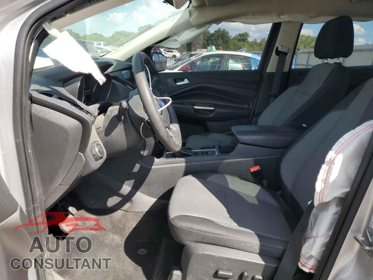 FORD ESCAPE 2017 - 1FMCU9G92HUB41520
