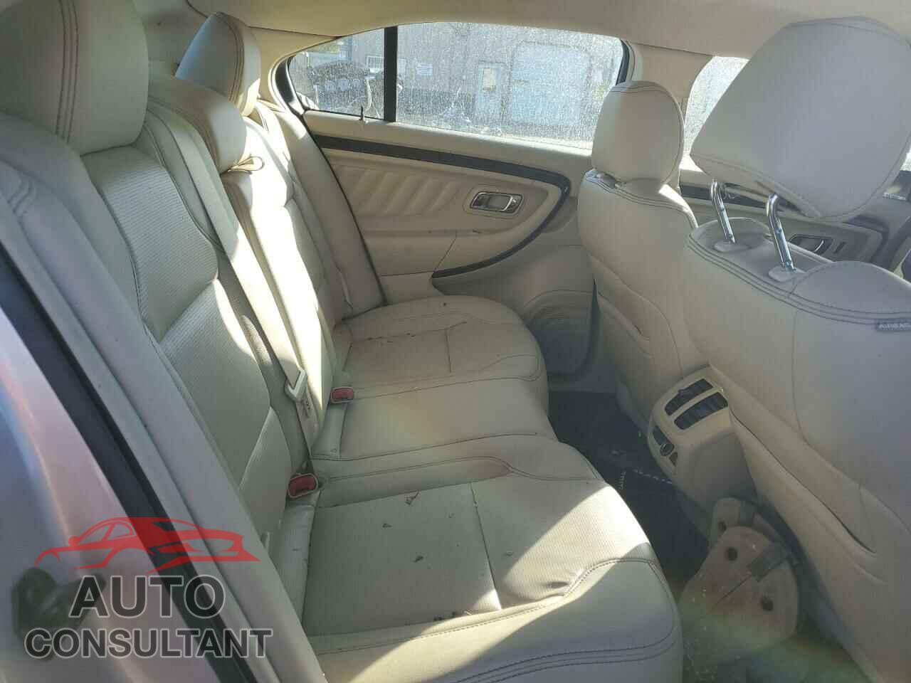FORD TAURUS 2018 - 1FAHP2F88JG106430