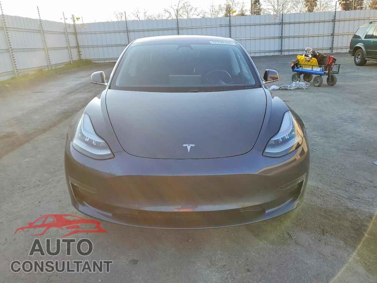 TESLA MODEL 3 2018 - 5YJ3E1EA5JF158567