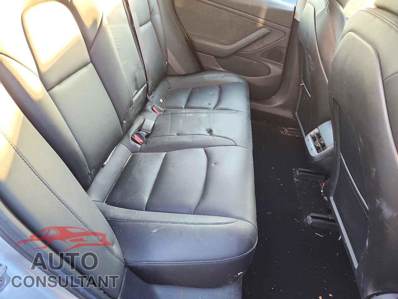 TESLA MODEL 3 2018 - 5YJ3E1EA5JF058761