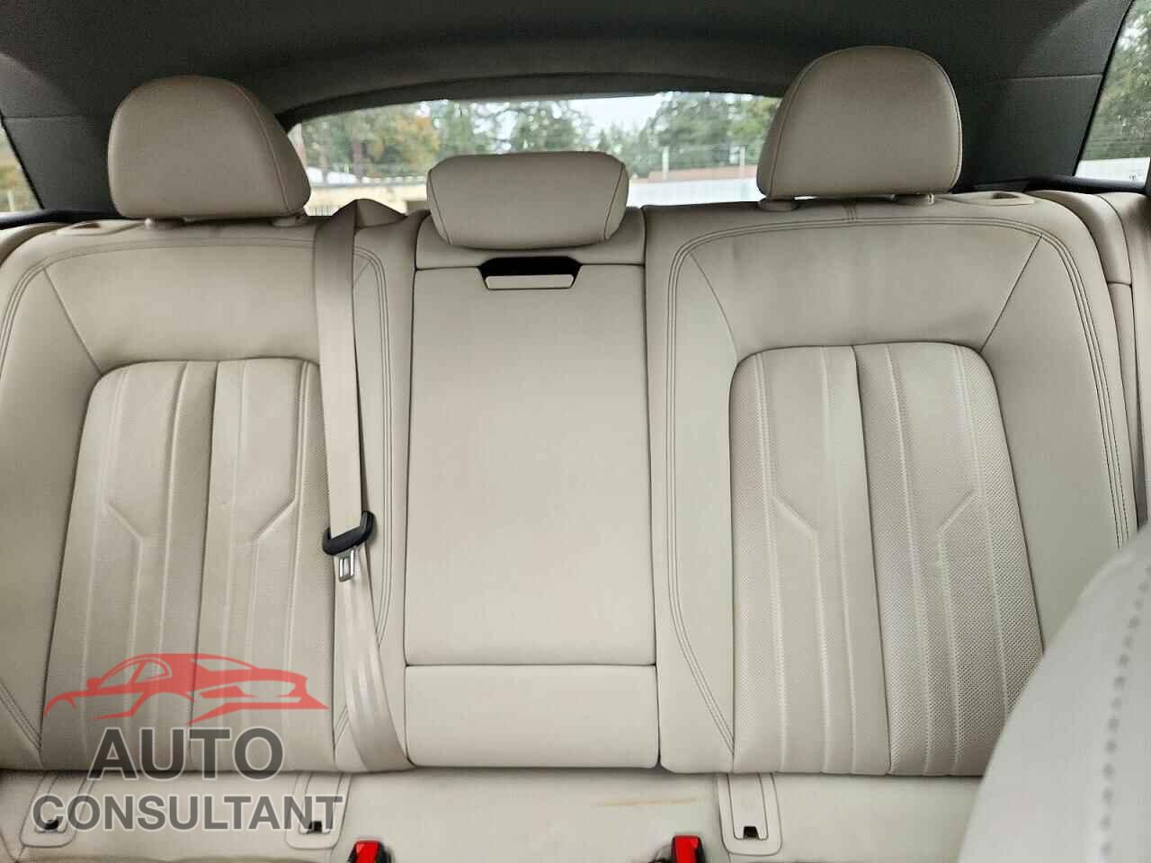AUDI E-TRON 2019 - WA1LAAGE8KB010214