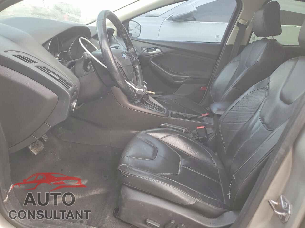 FORD FOCUS 2015 - 1FADP3F28FL324611