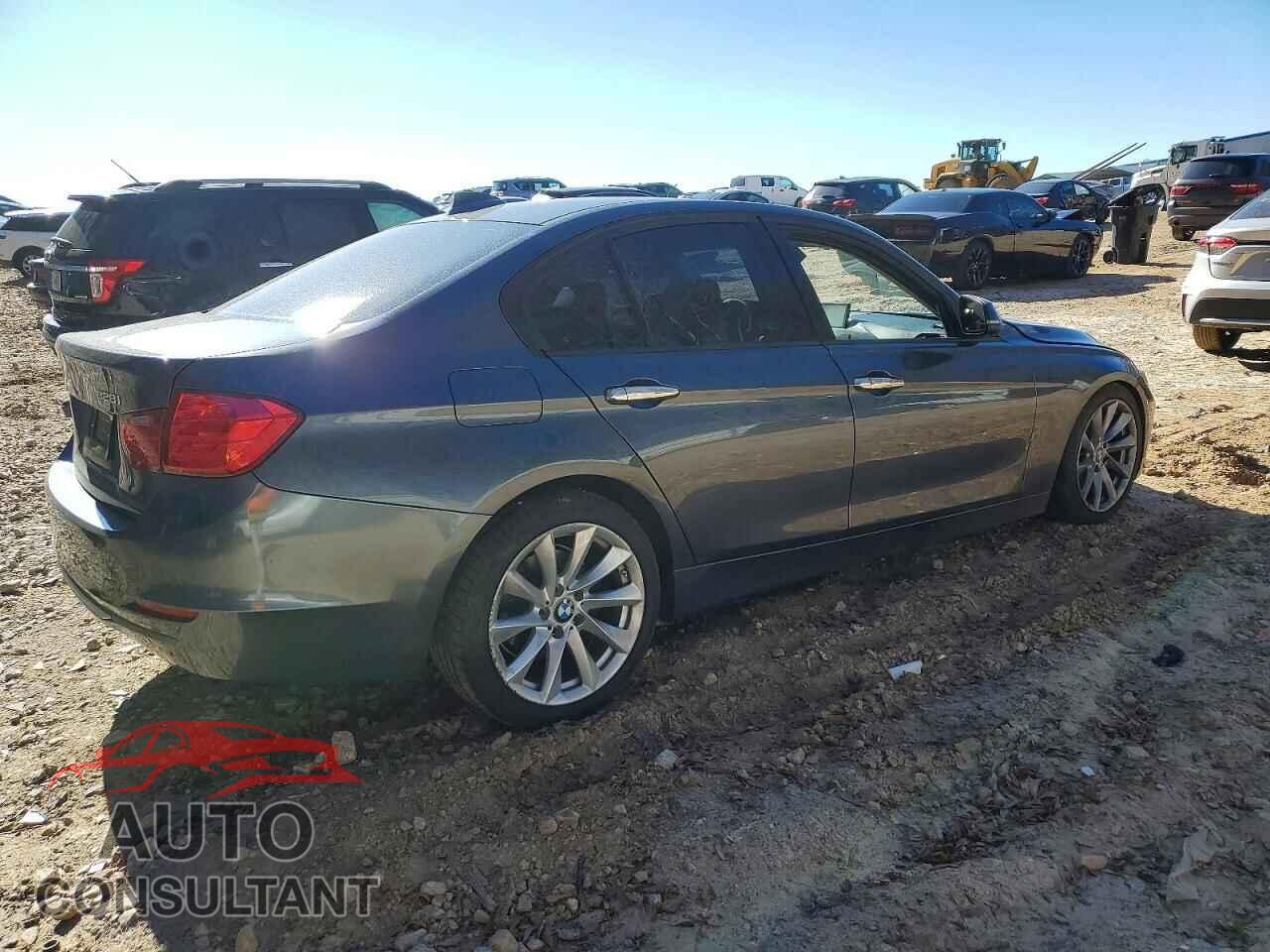 BMW 3 SERIES 2013 - WBA3A5G56DNP19638