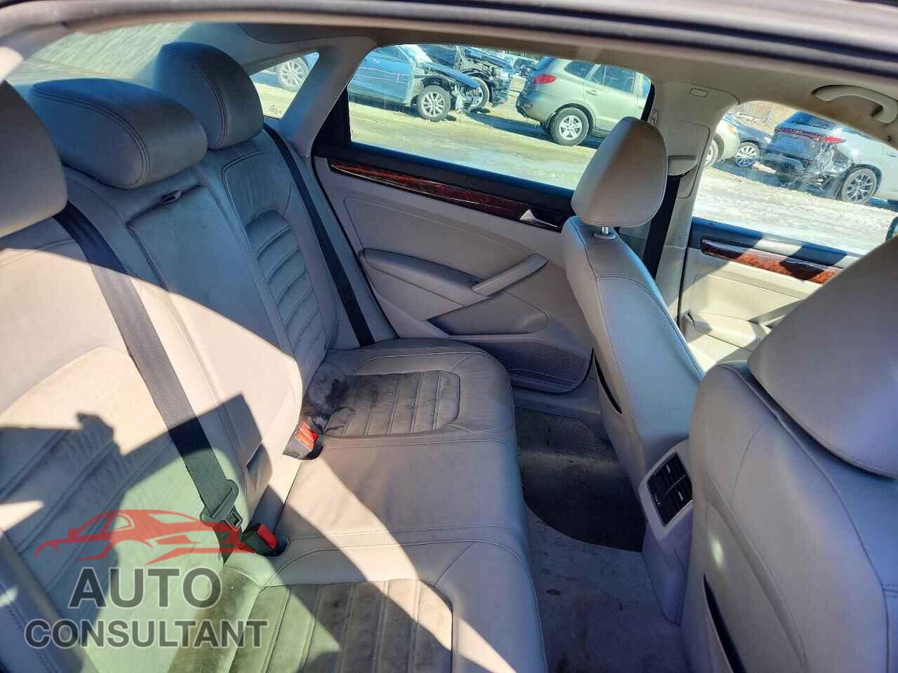 VOLKSWAGEN PASSAT 2013 - 1VWCN7A37DC045308