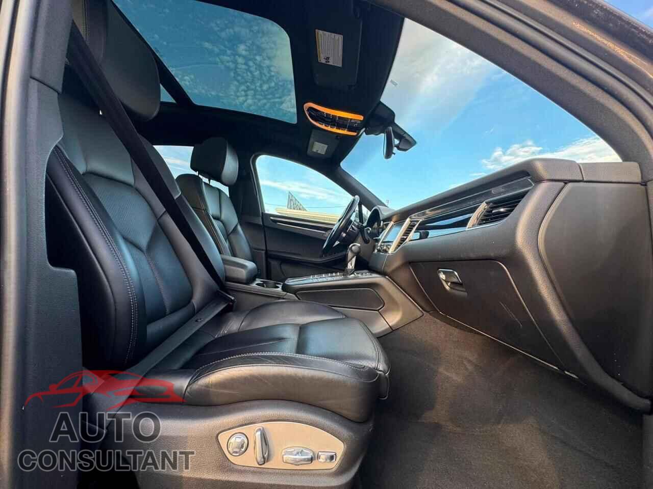 PORSCHE MACAN 2015 - WP1AB2A56FLB51614