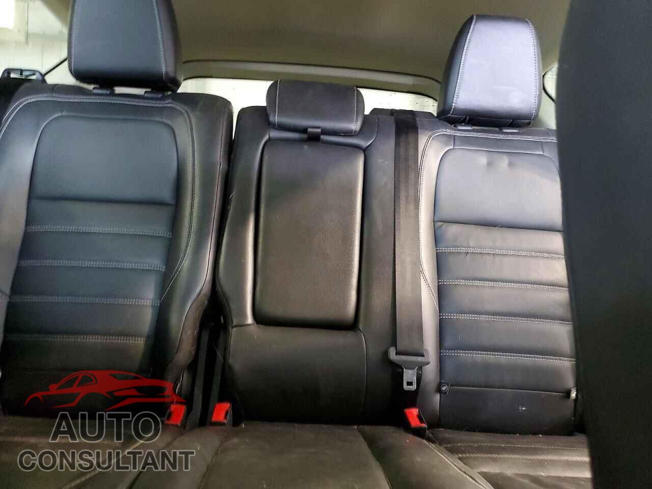 FORD ESCAPE 2017 - 1FMCU0J90HUE16094