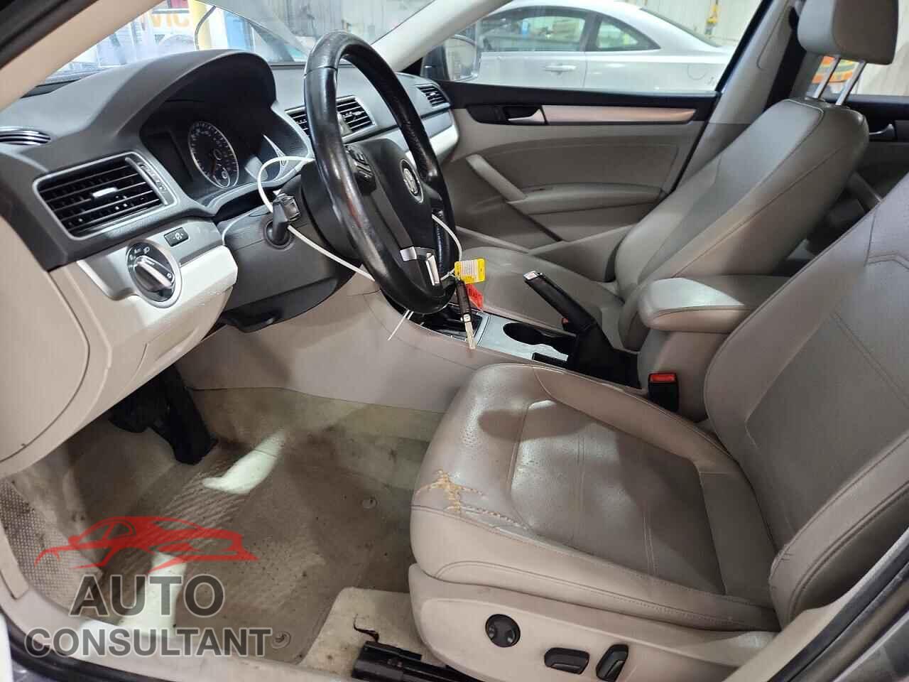 VOLKSWAGEN PASSAT 2014 - 1VWAP7A30EC002223