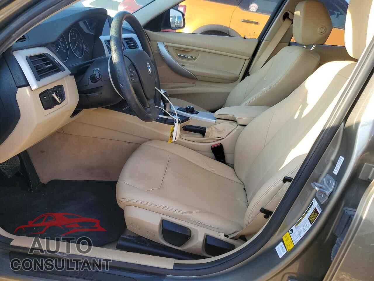 BMW 3 SERIES 2016 - WBA8E1G55GNU10038