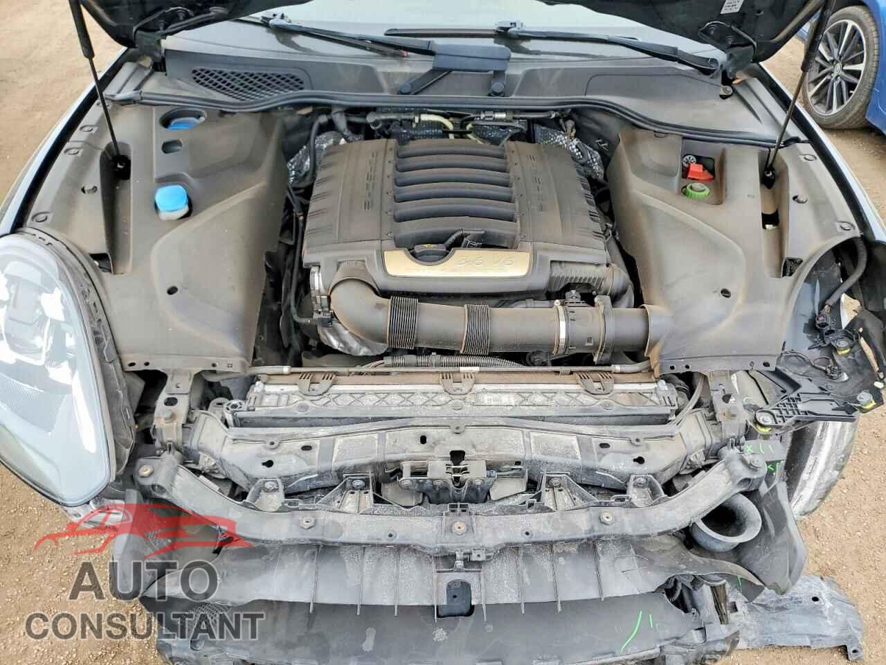PORSCHE CAYENNE 2016 - WP1AA2A27GKA13628