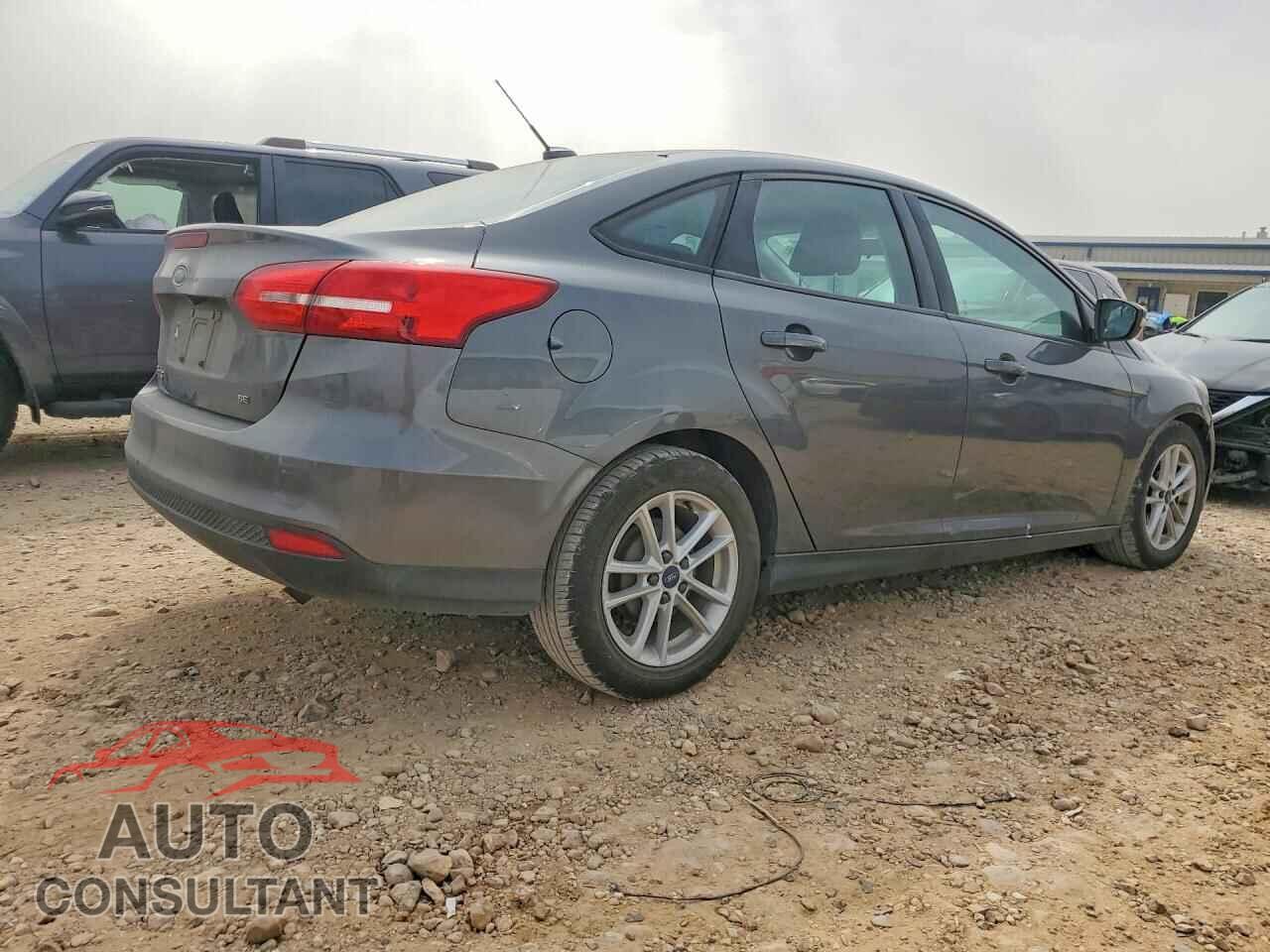 FORD FOCUS 2017 - 1FADP3F26HL237244