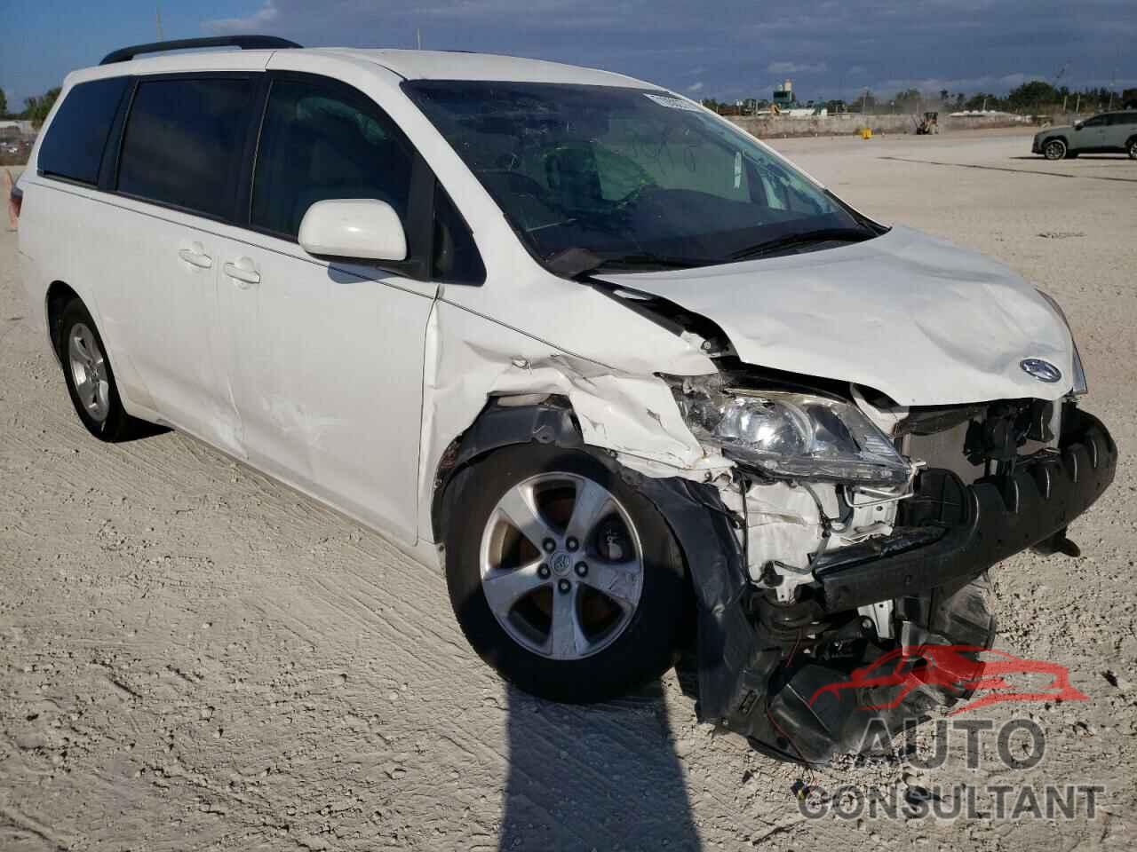 TOYOTA SIENNA 2017 - 5TDKZ3DC7HS828592