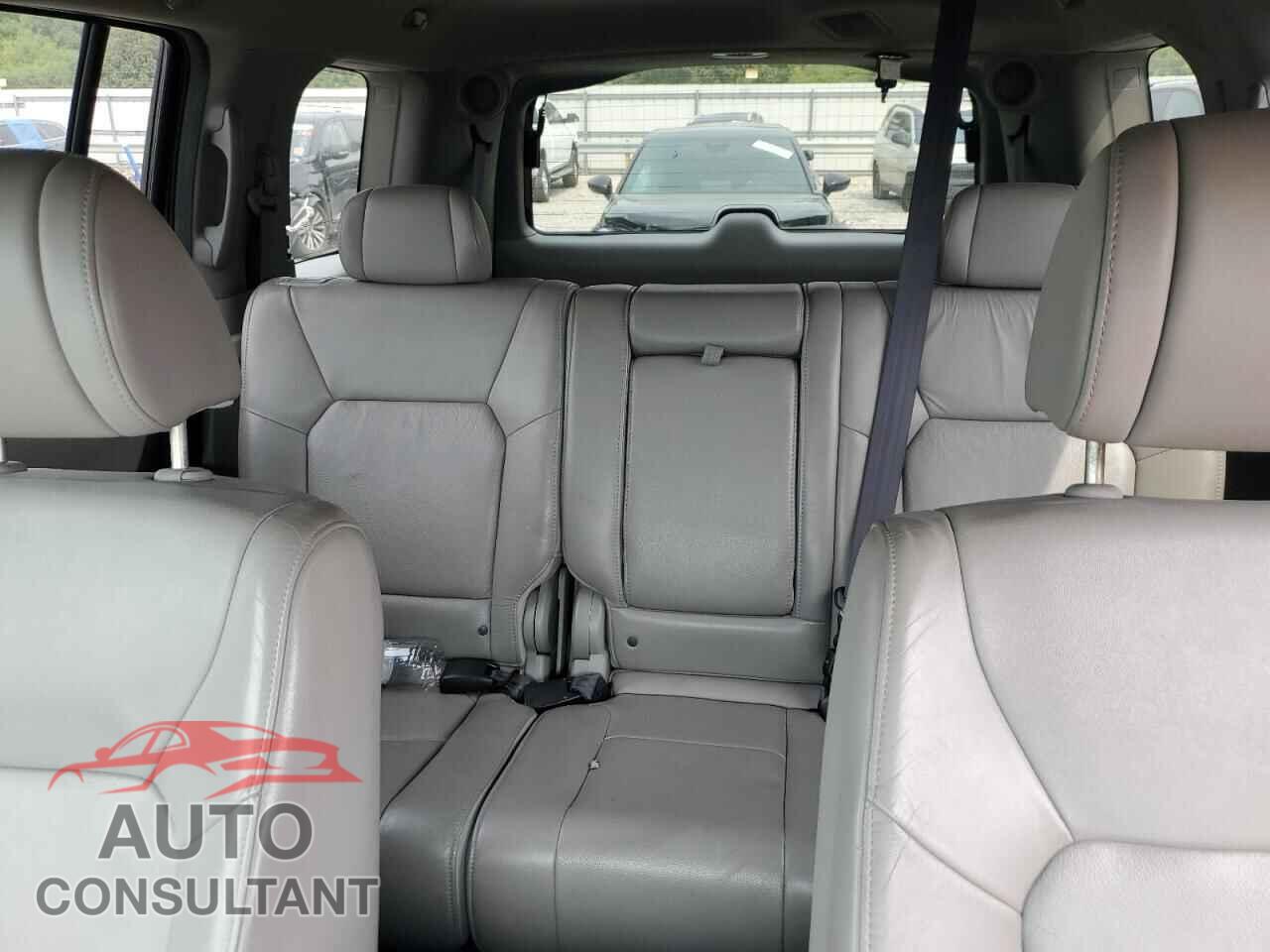 HONDA PILOT 2011 - 5FNYF3H66BB005509