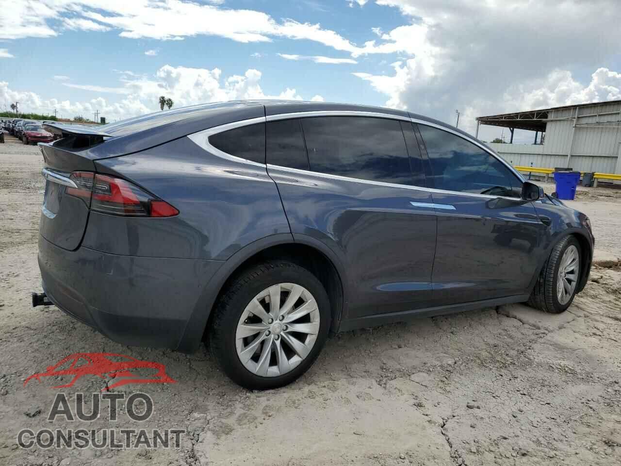 TESLA MODEL X 2017 - 5YJXCBE21HF049555