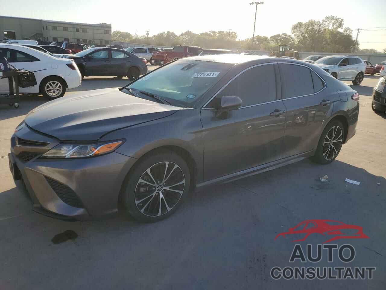 TOYOTA CAMRY 2018 - 4T1B11HK0JU579224