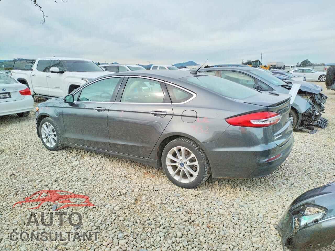 FORD FUSION 2020 - 3FA6P0SU7LR252425