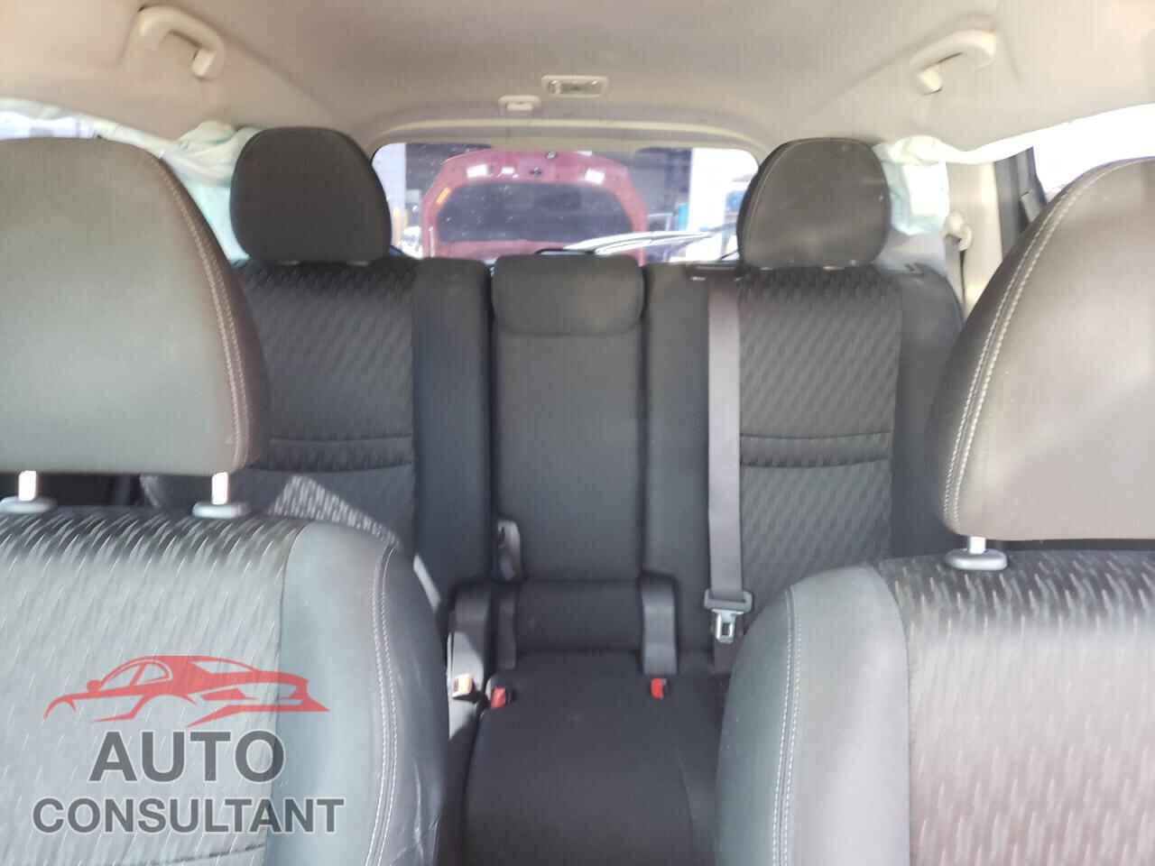 NISSAN ROGUE 2017 - KNMAT2MV2HP537159