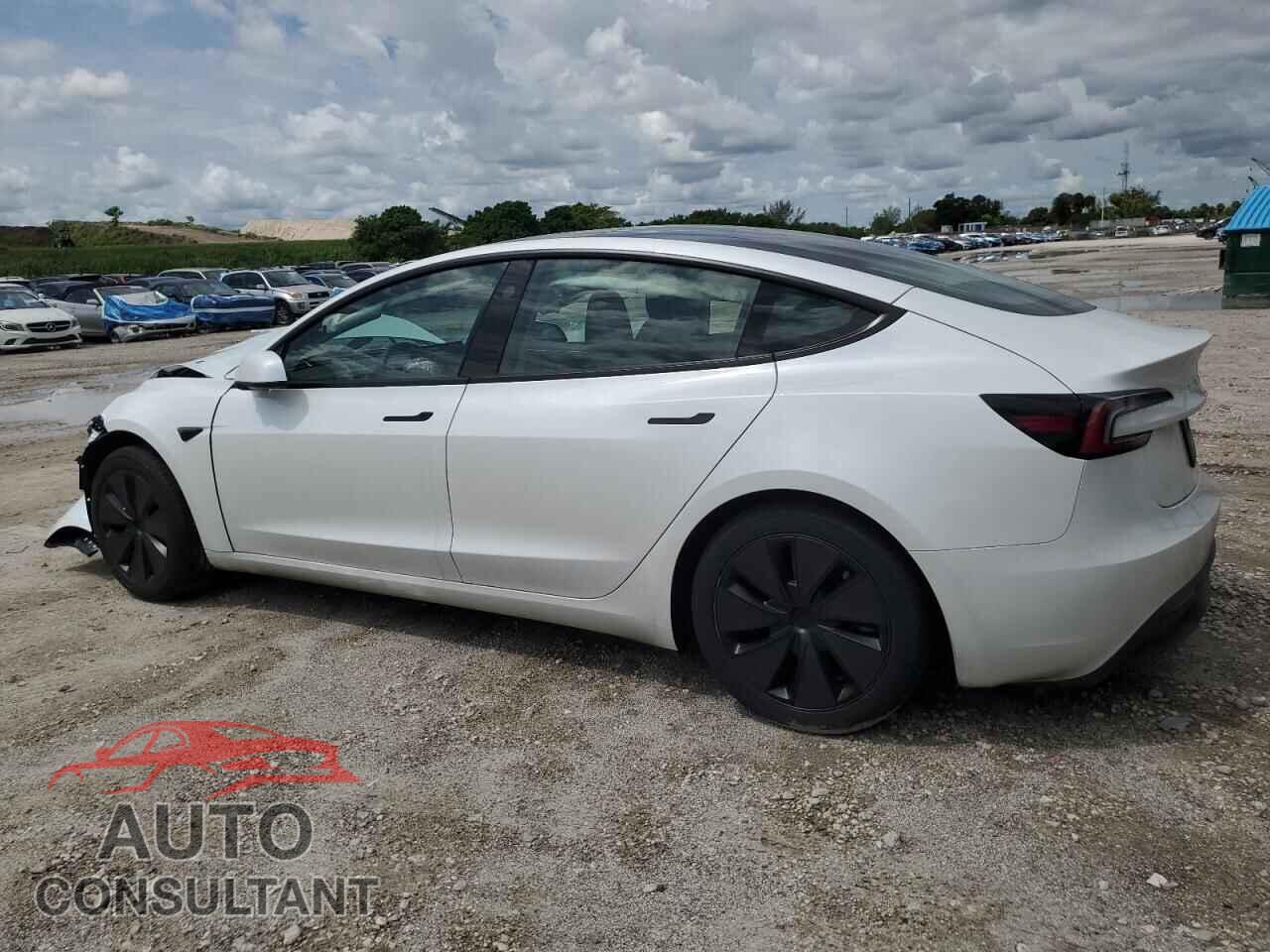 TESLA MODEL 3 2024 - 5YJ3E1EA4RF733219